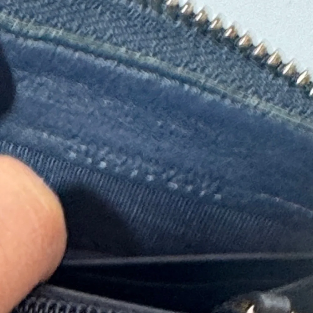 AUTHENTIC Navy Blue Gucci Zip-Around Wallet